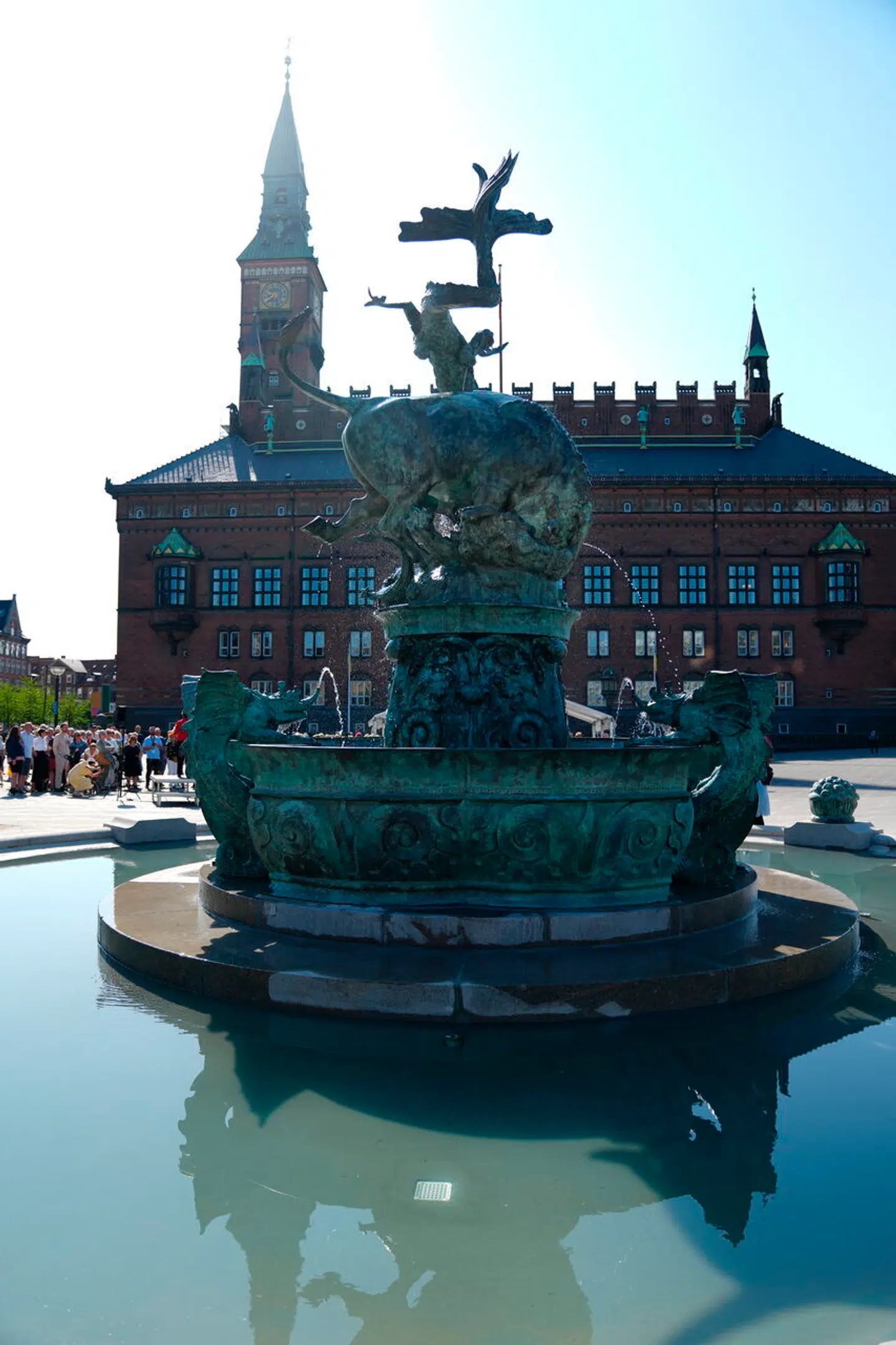 Springvandet har fået tilføjet det yderbassin, som blev sløjfet i 1954.