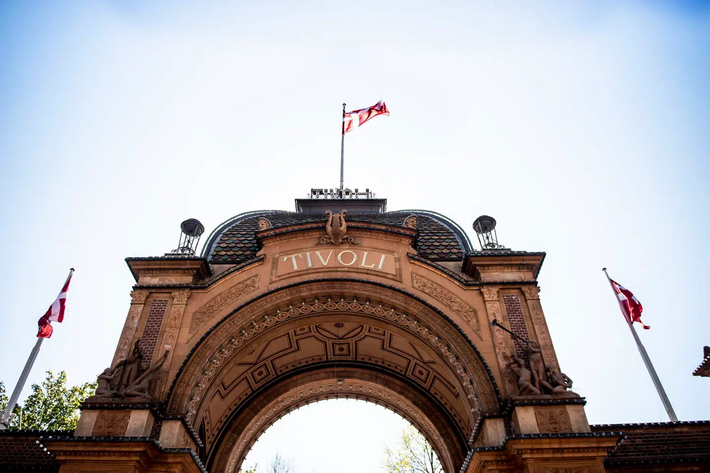 Tivoli har givet guldkort til politikere på Københavns Rådhus.