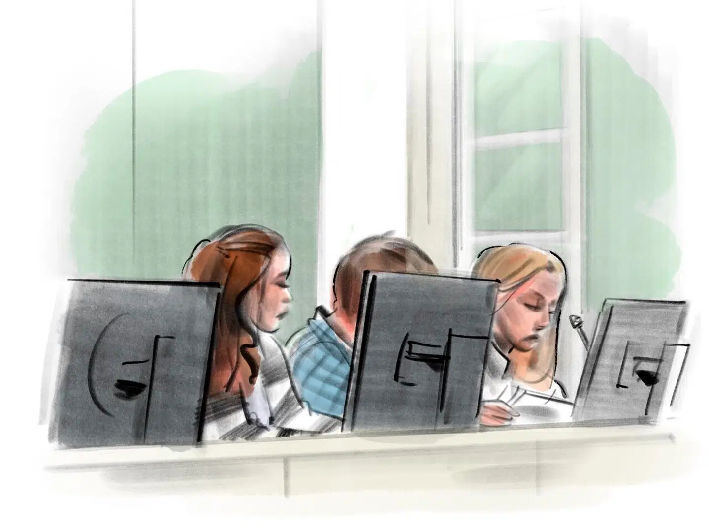 Arkivfoto: Den 23-årige tiltalte (i midten bag skærm) samt forsvarsadvokat Luise Høj (til højre) i Københavns Byret under Fields-sagen mandag den 12. juni 2023.