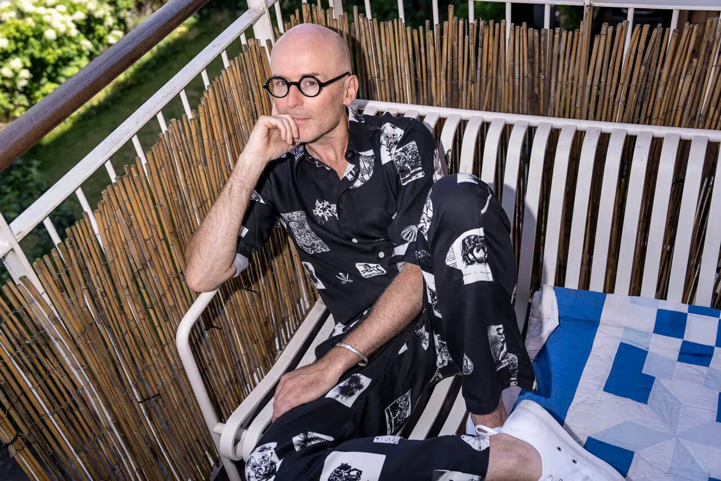 »Jeg tror, at vi født med en grundtone, som dybest set ikke forandrer sig. Den skal man acceptere i sine relationer med andre mennesker, for hvis man tror, man kan forandre dem, bliver man en irriterende ven eller kæreste,« siger Chris Pedersen, der fra 1. august er ny vært på P1s daglige kulturprogram.