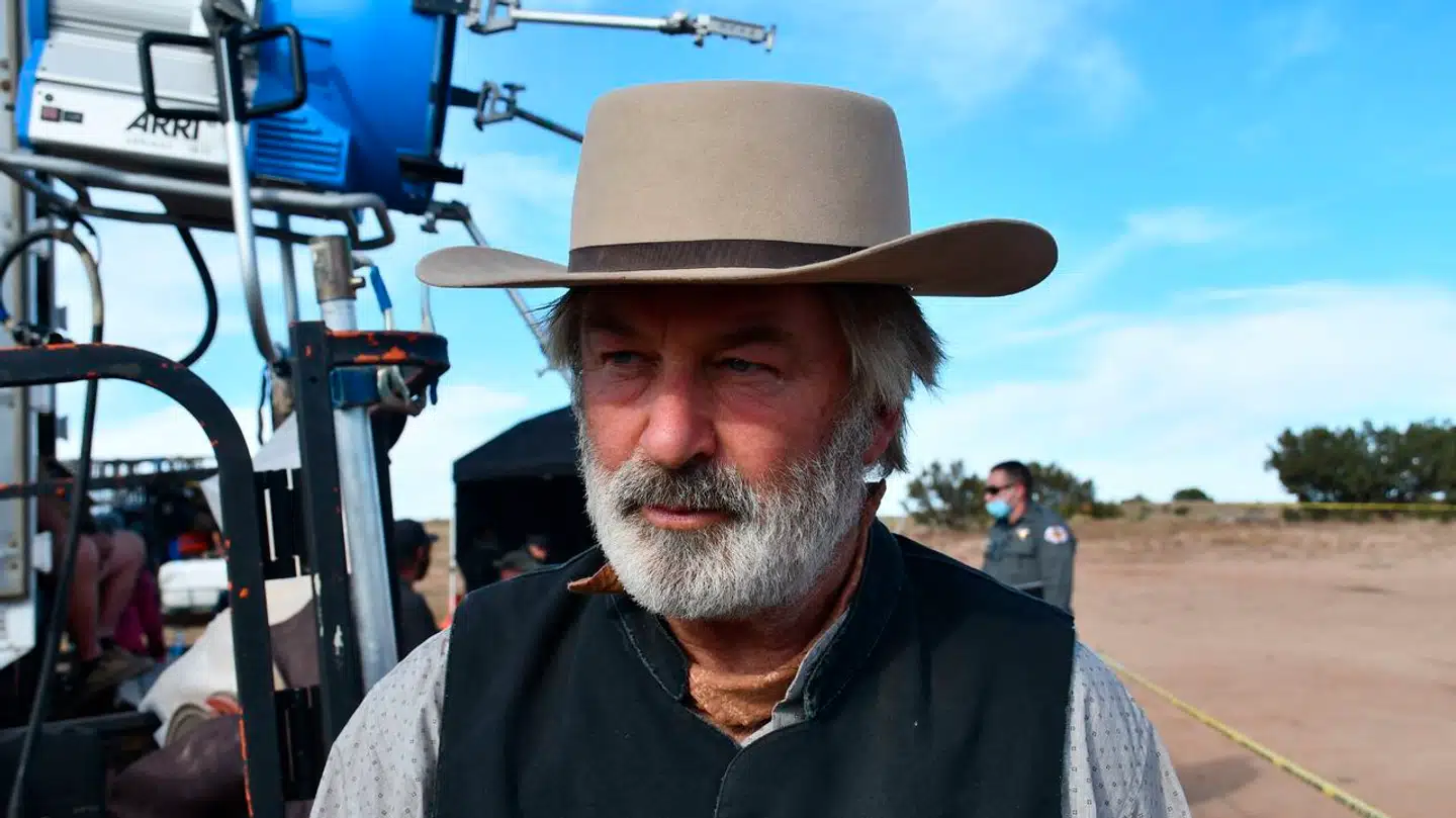 Alec Baldwin under optagelserne til westernfilmen »Rust«.
