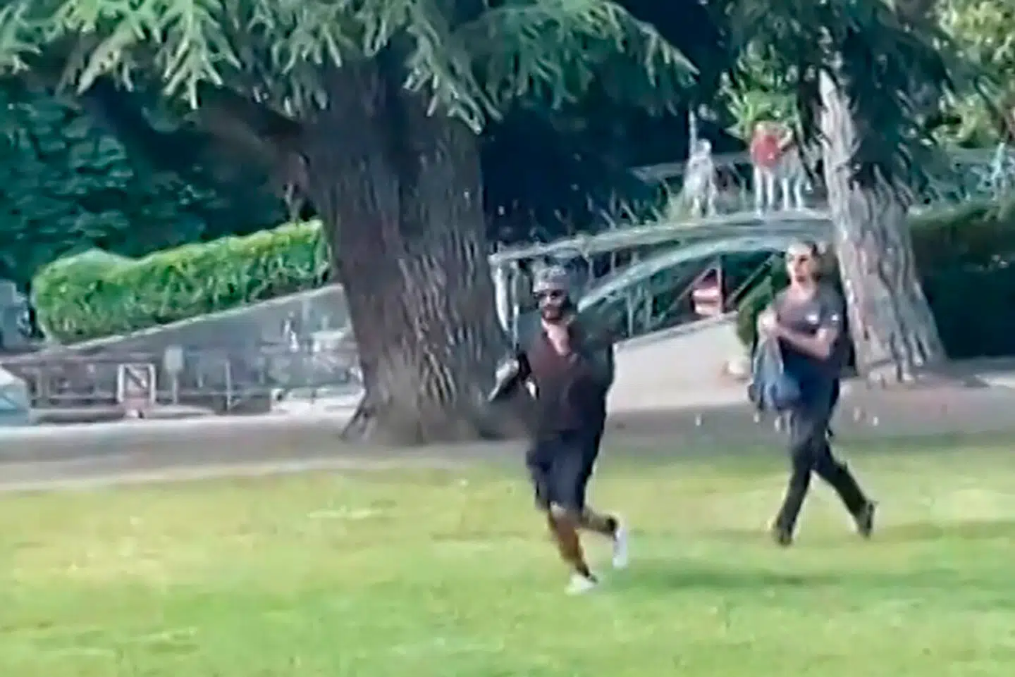 Abdalmasih Hanoun, der her ses under angrebet mod helt små børn på en fransk legeplads, var tilsyneladende ikke drevet af religiøs fanatisme. I hvert fald ikke af den slags, vi normalt forbinder med terrorangreb.