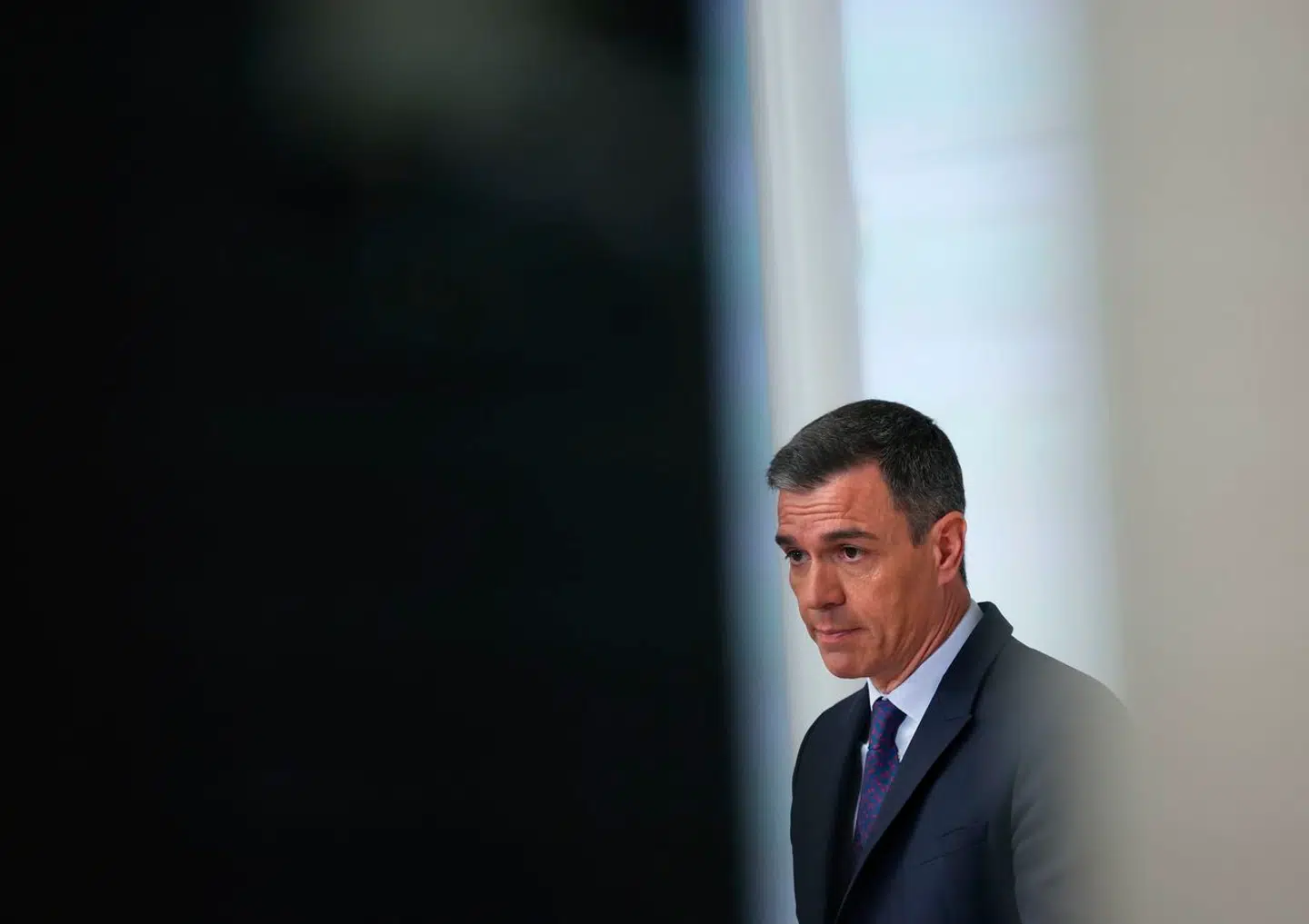Spaniens premierminister, Pedro Sánchez, var mildest talt mellemfornøjet, da han under et pressemøde mandag blev spurgt om sit angivelige kandidatur til posten som NATO-generalsekretær.