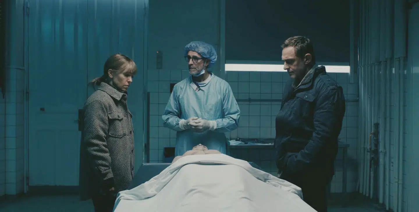 Kriminalbetjentene Laura (Julie R. Ølgaard) og Jesper (Roland Møller) forsøger at fange en brutal seriemorder, der er vred på kvinder.