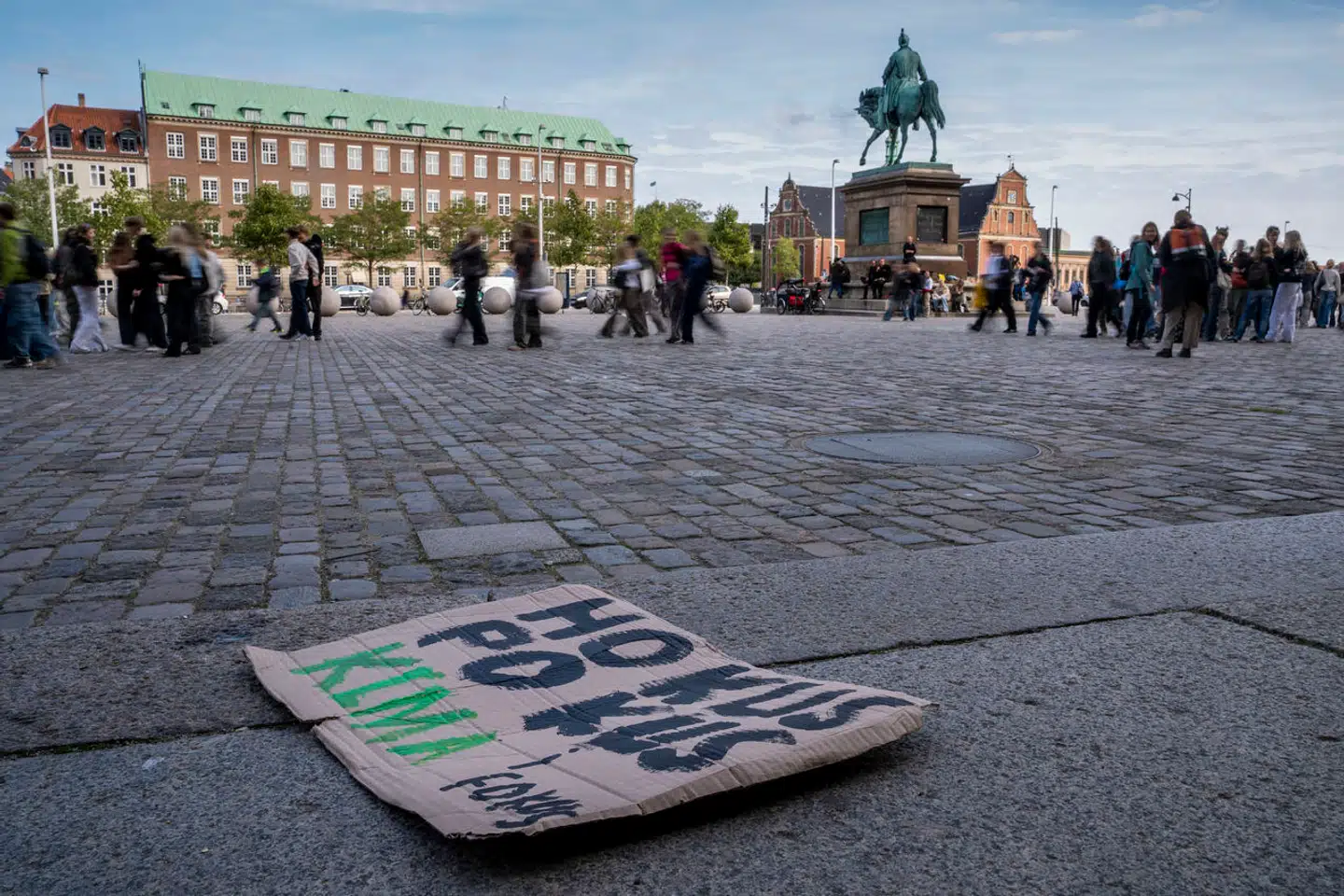»En ny undersøgelse viser det, vi andre har skrevet og prædiket om i årevis nu: Danske forbrugere er nogle af verdens største klimasyndere,« skriver Lotte Hansen.