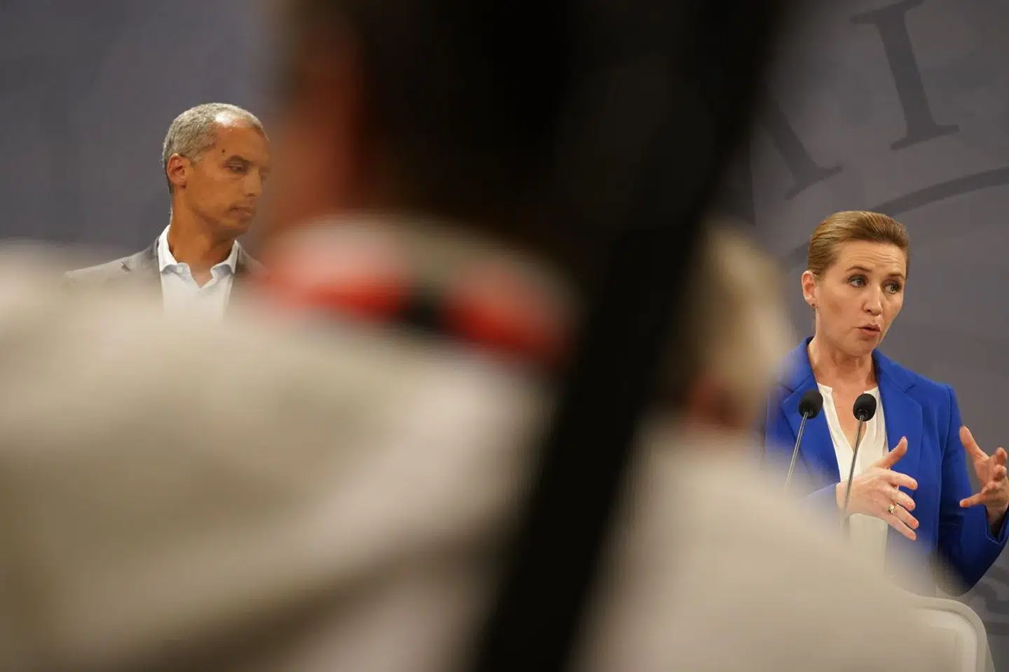 »Så sent som i weekenden foreslog Tesfaye sågar et decideret forbud mod brug af skærme i vuggestuer og børnehaver. Det er en let forståelig udmelding; den er designet til at ramme vælgernes umiddelbare fornemmelser og følelser,« skriver Amalie Lyhne.