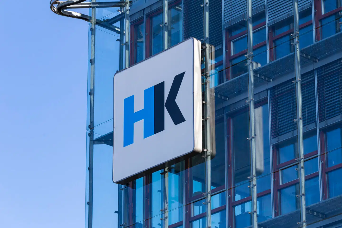 HK Hovedstaden Danmark skilt på kontorbygning.