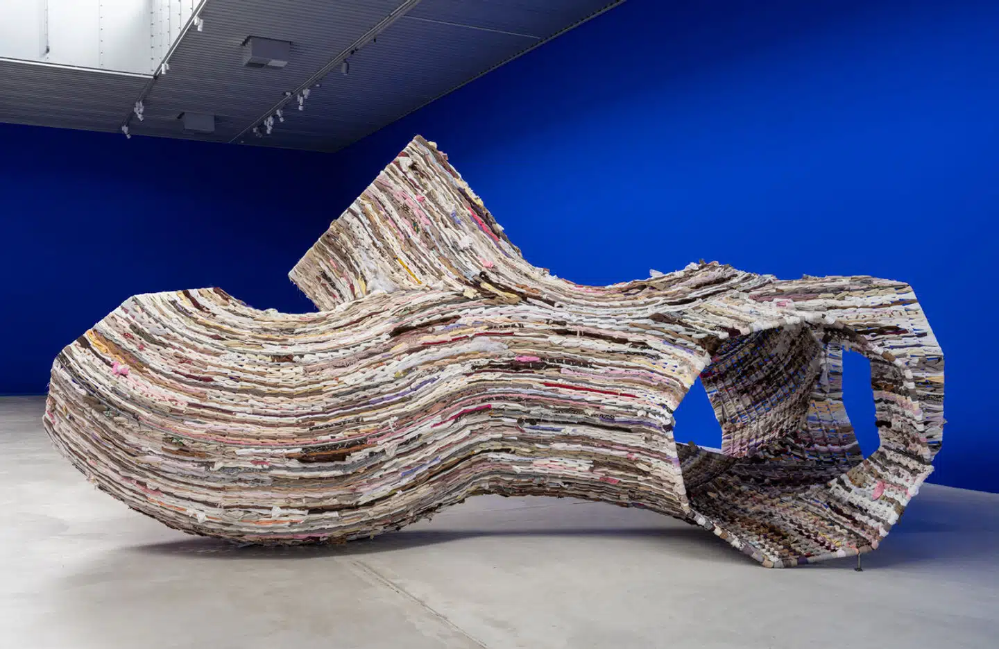 Eva Steen Christensen ønsker at skubbe os ud over vores vante forestillinger om verden. Med »Female Nude« handler det om, hvordan den kvindelige krop i den gamle verdens klassiske skulpturer er blevet styltet op på en piedestal.