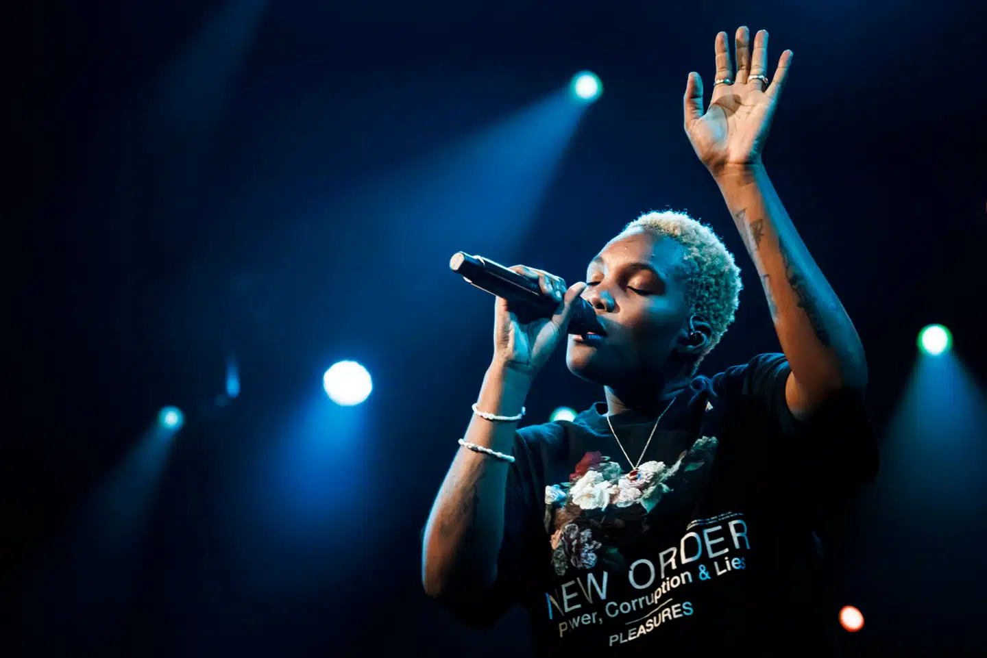 Arlo Parks på scenen på den berømte Montreux Jazz Festival i juli 2022.