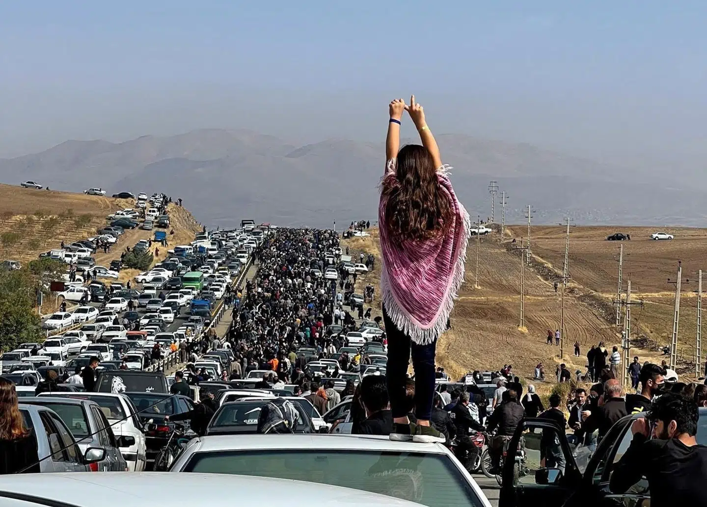 Iran var i efteråret 2022 præget af store demonstrationer, efter at en ung kurdisk-iransk kvinde døde i politiets varetægt. Kvinden var tilbageholdt af politiet for brud på reglerne om at bære hovedtørklæde. Under de omfattende demonstrationer blev titusindvis af mennesker anholdt. Blandt dem var en dansker, som nu er løsladt efter syv måneder i iransk varetægt. (Arkivfoto) – Foto: -/Ritzau Scanpix