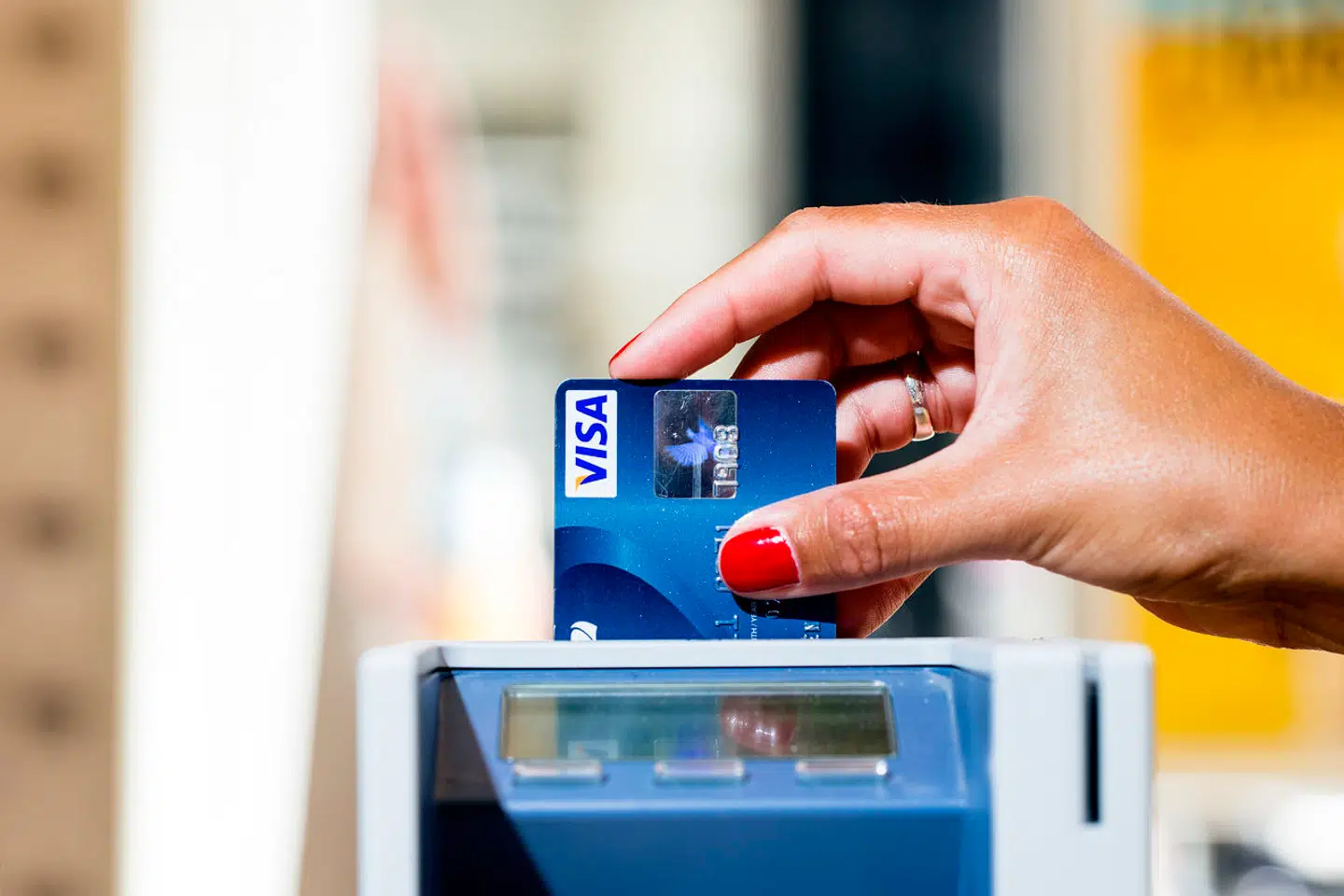 Det bliver stadig dyrere for danskerne at købe ind i supermarkedet. Det kan snart vende.