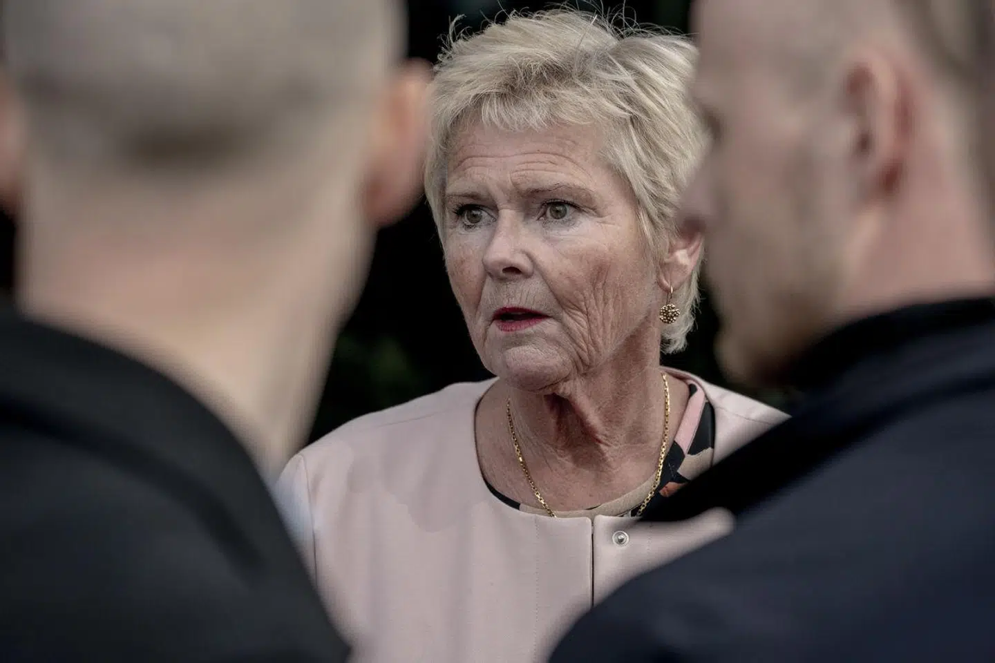 »Viser det sig dermed, at kvinder i virkeligheden er større røvhuller end mændene? Næppe,« skriver Lisbeth Odgaard Damm.