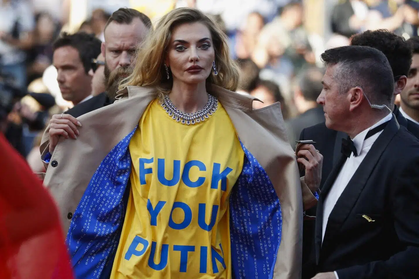 »Hvis det lykkelige sker, at sandheden når ud til det russiske folk og omsættes i en omstyrtning af Putins diktatur, så er det ikke givet, at vi har brug for at værne os i den grad mod Rusland, som vi nu lægger an til at have på plads ved starten af det næste årti,« skriver Mogens Lykketoft.