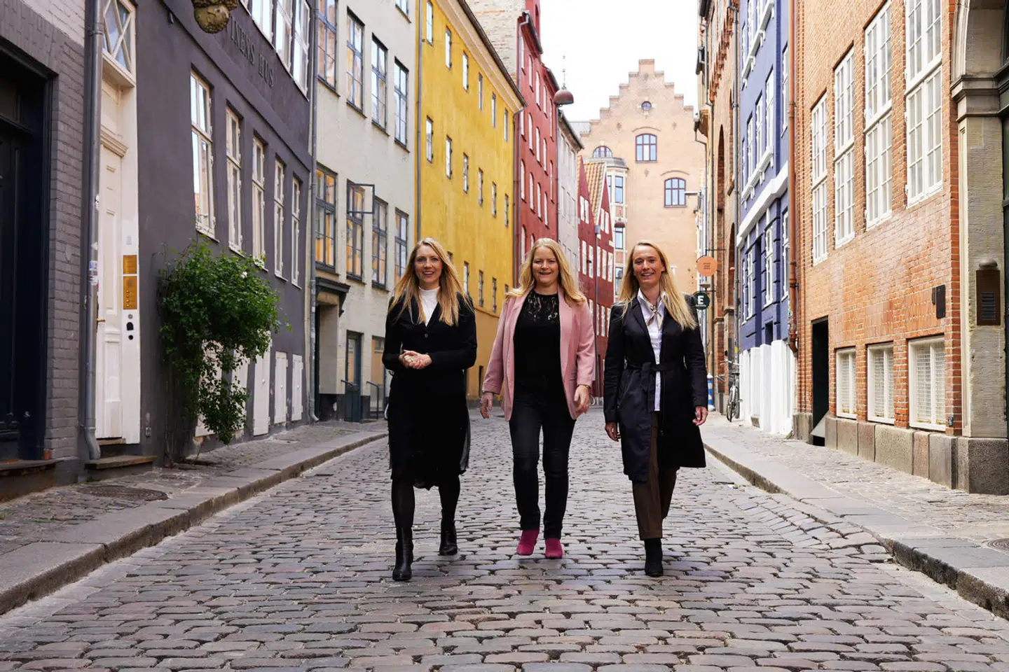 Sidste år var blot tre ud af de 50 mest citerede eksperter i de danske medier kvinder. Det er ganske enkelt for dårligt, mener initiativtagerne bag ny portal, Josefine Volqvartz (fra venstre), Lisbeth Odgaard Damm og Maria Anker Andersen. PR-foto