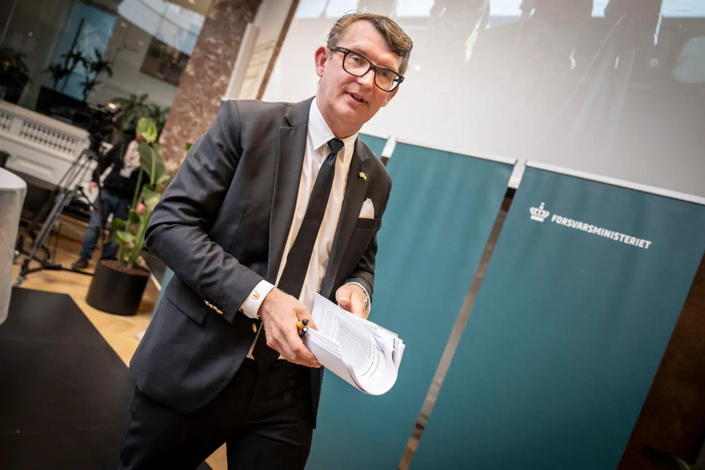 Troels Lund Poulsen fastholder, at han vil afvente den redegørelse i sagen, som han har sat i gang, inden han siger mere.(Foto: Mads Claus Rasmussen/Ritzau Scanpix)