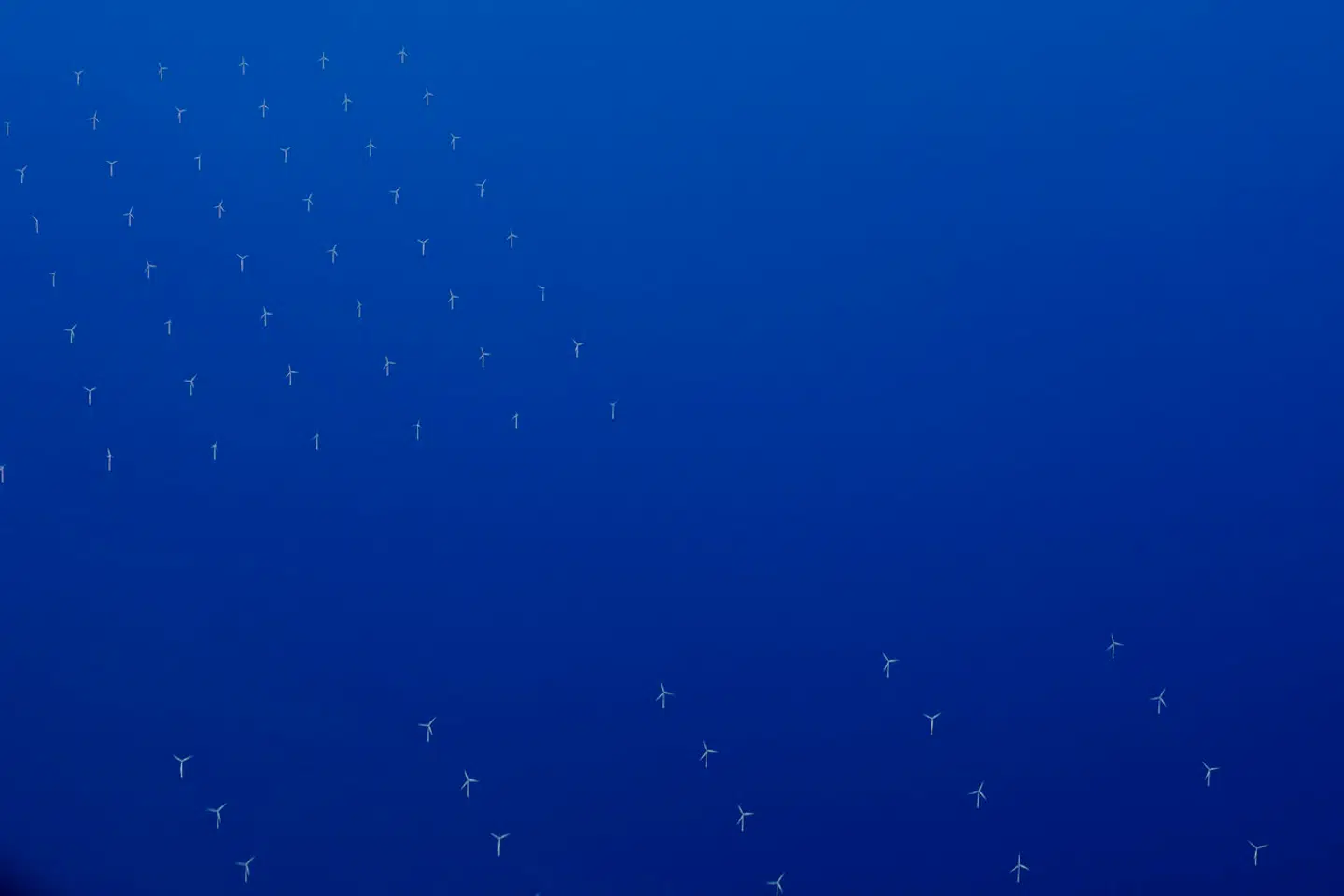 Et bredt flertal i Folketinget er blevet enige om rammerne for at udbygge dansk havvind med mindst ni gigawatt strøm frem mod 2030. Til sammenligning er den aktuelle kapacitet i de danske farvande på 2,3 gigawatt.