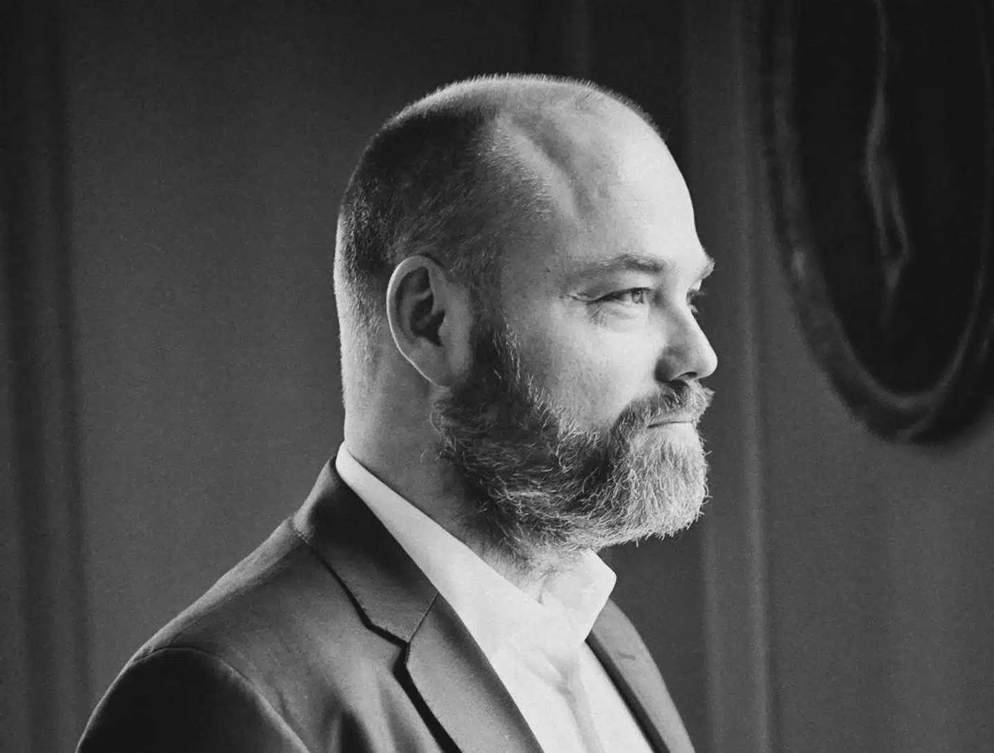 Anders Holch Povlsen investerer stort i den danske startup-virksomhed Sentispec, der er baseret på kunstig intelligens og målrettet logistikbranchen. Med pengene har Sentispec store ambitioner for virksomheden.