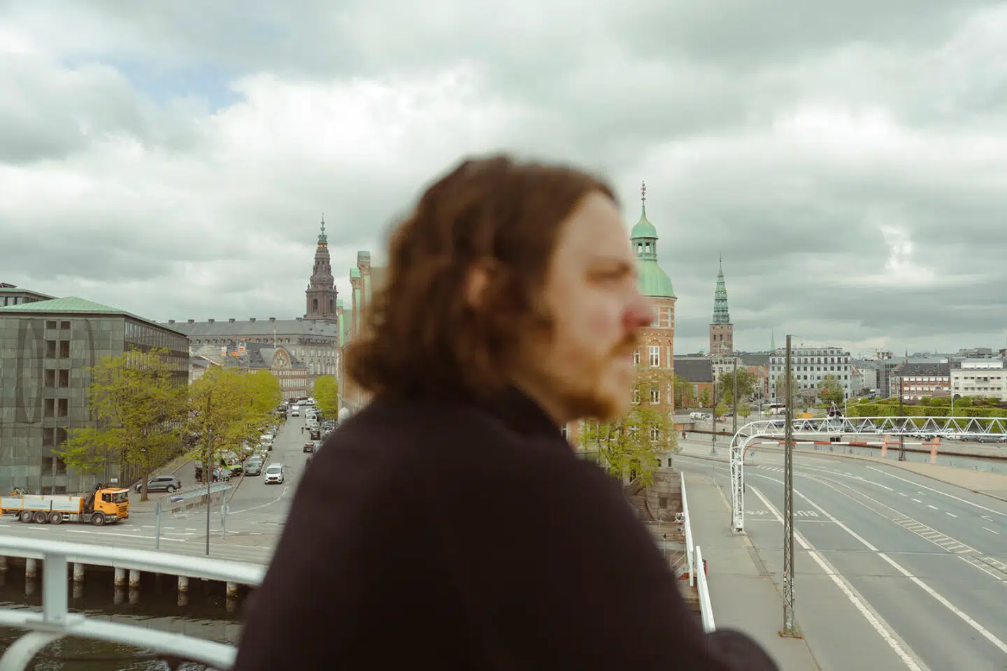 Chefkokken for den færøske restaurant Koks, Poul Andrias Ziska, er blevet kåret som den bedste unge kok, mens Koks har fået to stjerner i michelinguiden. Hans første job i madbranchen var på et pizzaria. Senere har han været på Geranium i Copenhagen. Han vendte tilbage til Færørerne i 2014, da han overtog Koks.