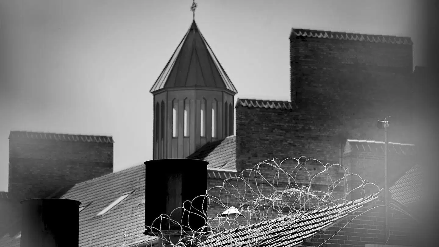 De danske fængsler er så overfyldte, at pladser lejes i Kosovo – og det er kompliceret. På billedet ses Vestre Fængsel i København.