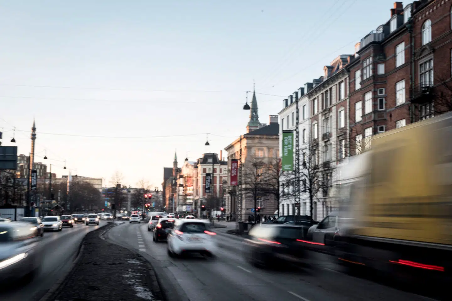 En ny kortlægning af luftforureningen i København viser, at det er særligt slemt på en række gader. Luftforurening er så skadeligt, at der er større chance for, at børn udvikler astma, hvis deres mødre er udsat for luftforurening under graviditeten, end hvis de ryger cigaretter, viser et nyt studie.