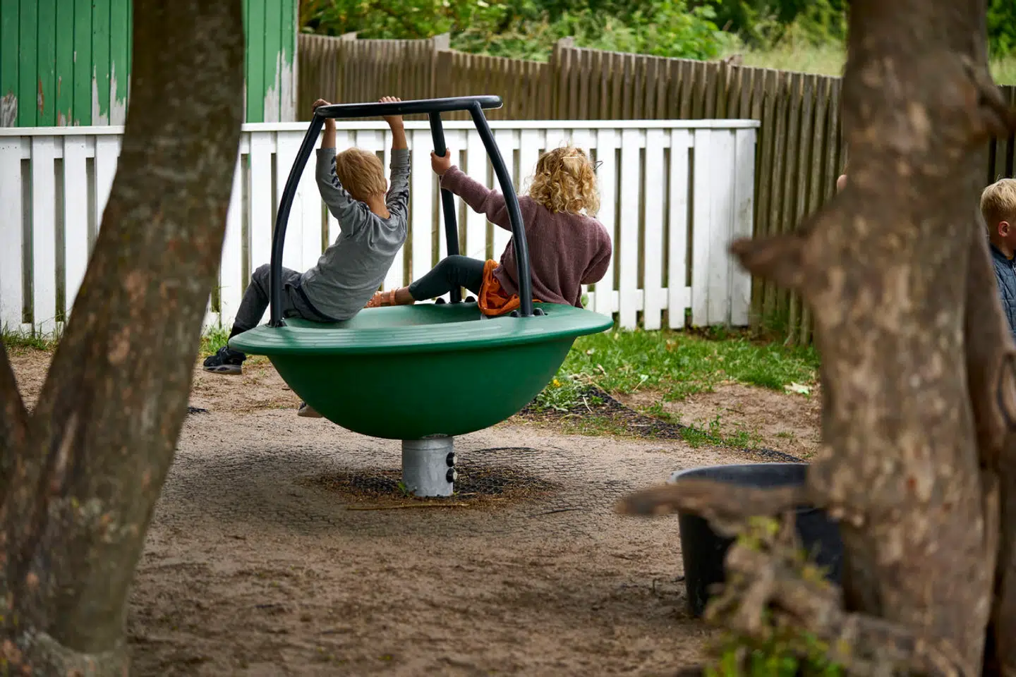 »Det er ikke altid sjovt at være den kedelige voksne. Men det kan ikke være rigtigt, at det er vores børn, der skal holde for, fordi nogle politikere mangler basal indsigt i økonomisk styring i en krisetid,« skriver Lea Friedberg.