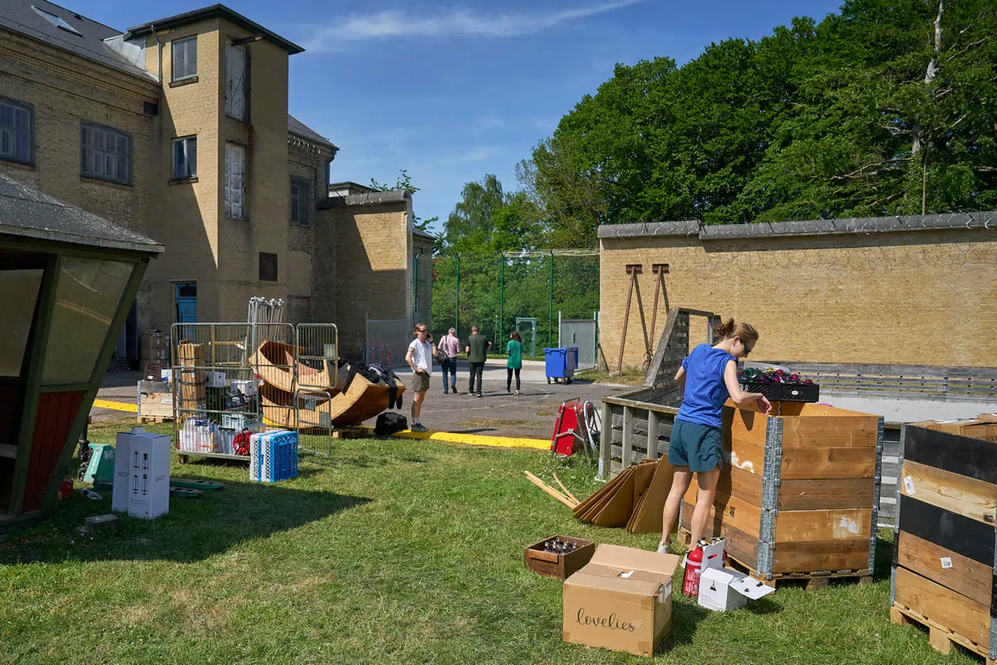 Der er fuld gang i forberedelserne til musikfestivalen Gennem Porten, der finder sted på lørdag den 27. maj. Blandt andre optræder Rune Rask (Suspekt), popduoen Phlake og hiphop-duoen Trey & Zay.