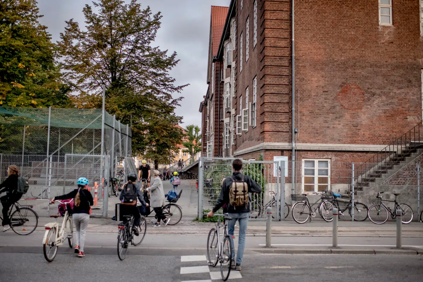 Færre elever føler, at de andre kan lide dem, ligesom flere ifølge undersøgelsen har mavesmerter, føler sig ensomme eller er udsat for mobning.