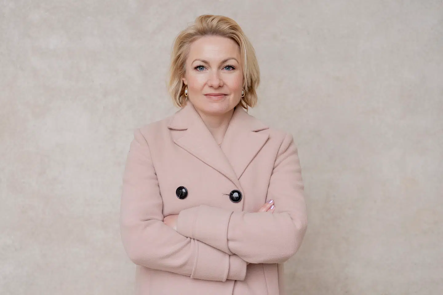 »Man skal være ekstremt modig, hvis man som ciskønnet boomer tør at spørge et nonbinært ungt menneske, man tilfældigvis møder på sin vej, hvordan det egentlig føles og opleves hverken at opfatte sig selv som hunkøn eller hankøn,« skriver Amalie Lyhne.