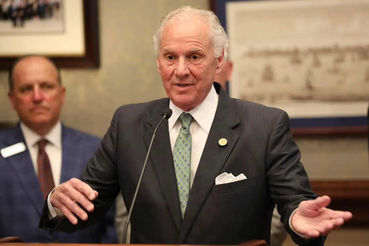 Det stærkt omstridte forslag sendes nu videre til statens republikanske guvernør, Henry McMaster, der ventes at underskrive det og dermed gøre forslaget til lov.