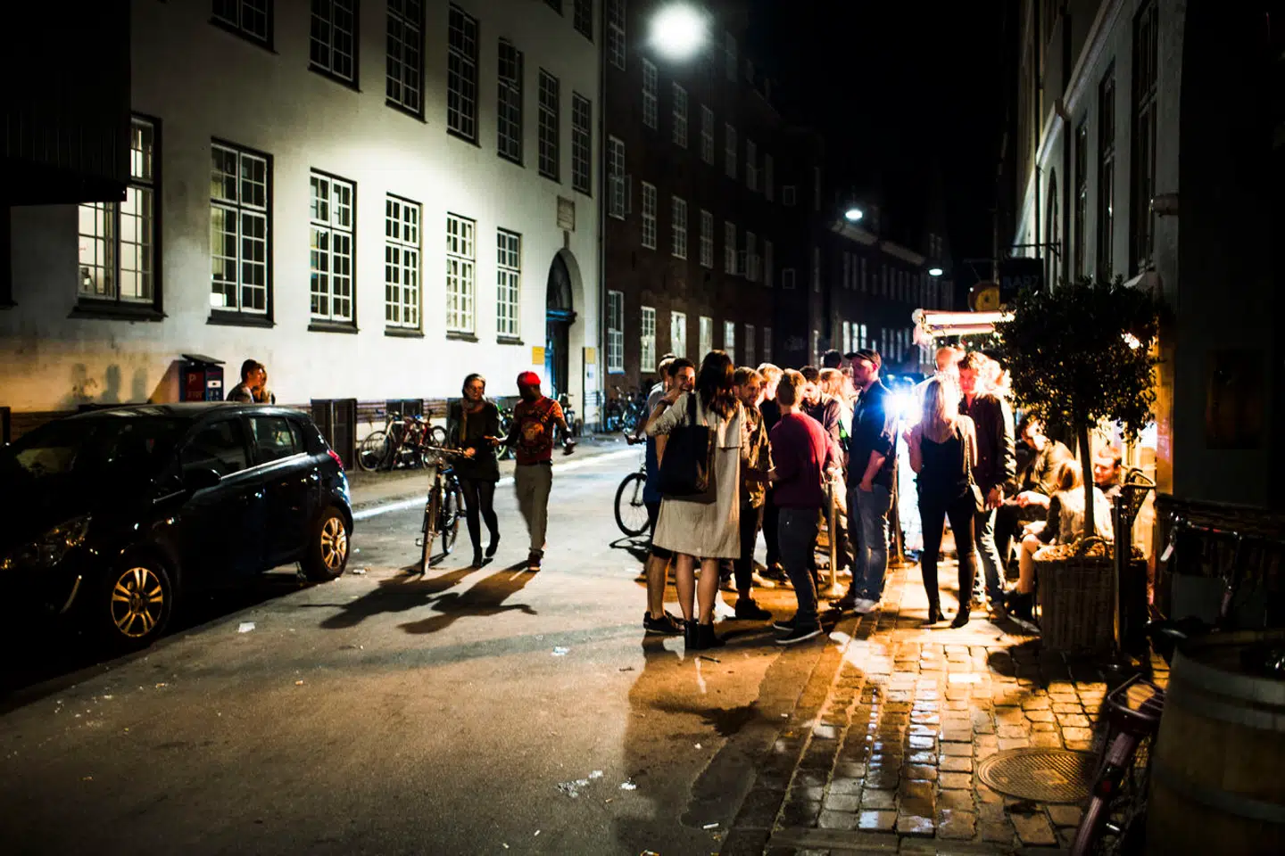 Mens der er færre timer med udeservering på vej i hverdagene, vil Københavns politikere også give mulighed for flere i weekenderne.