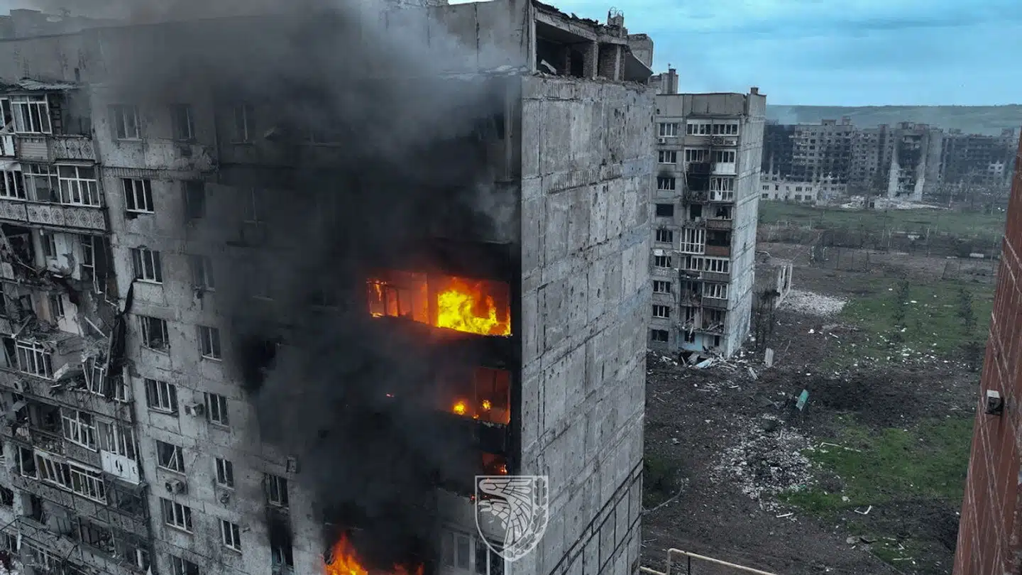 Den østlige ukrainske by Bakhmut har som bekendt dannet ramme om de blodigste og længste kampe under krigen. Nu hævder Rusland at stå i et triumfens øjeblik.