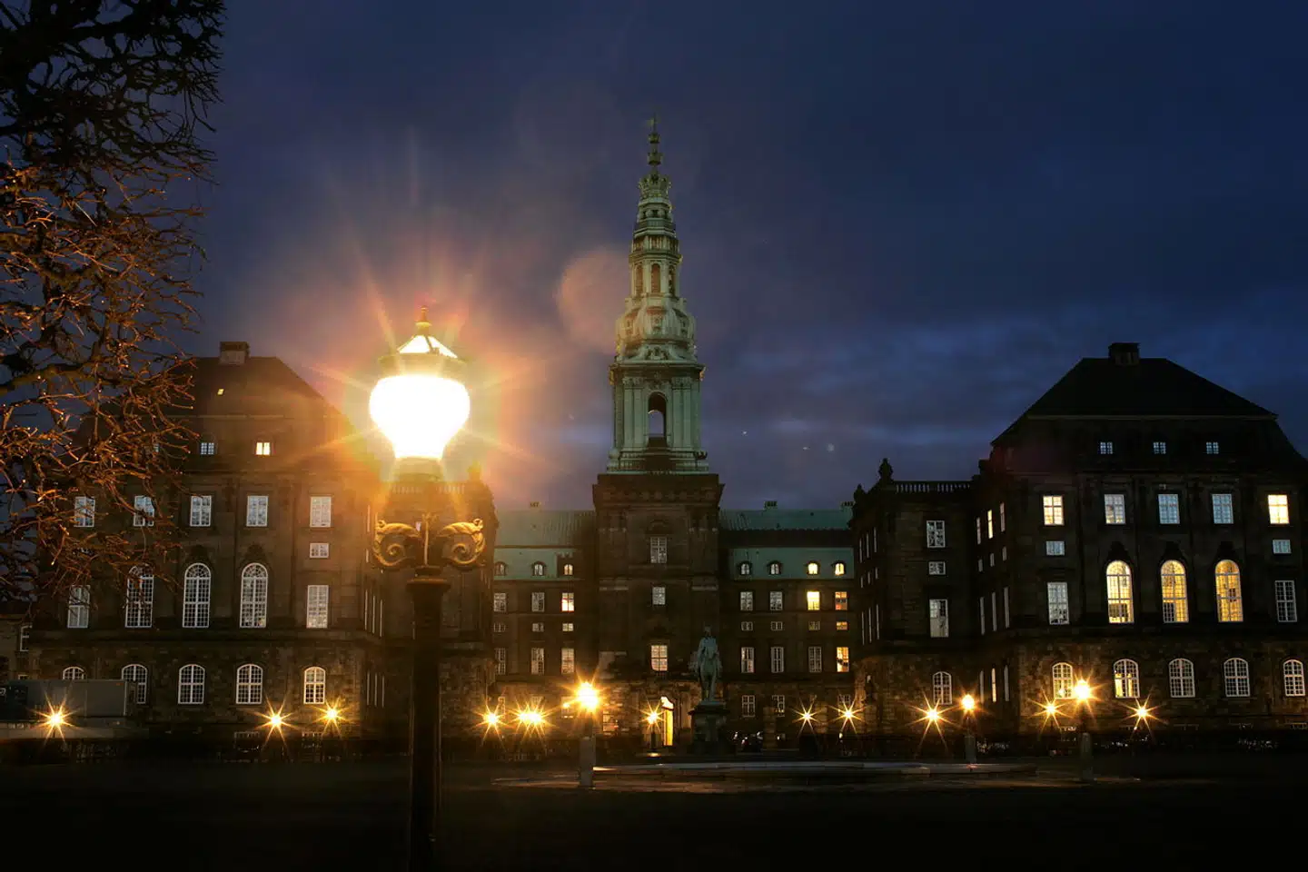 Djøfs undersøgelser blandt medlemmerne, der arbejder i centraladministrationen, viser, at mange arbejder ud over almindelig arbejdstid. Arkivfoto: Søren Bidstrup