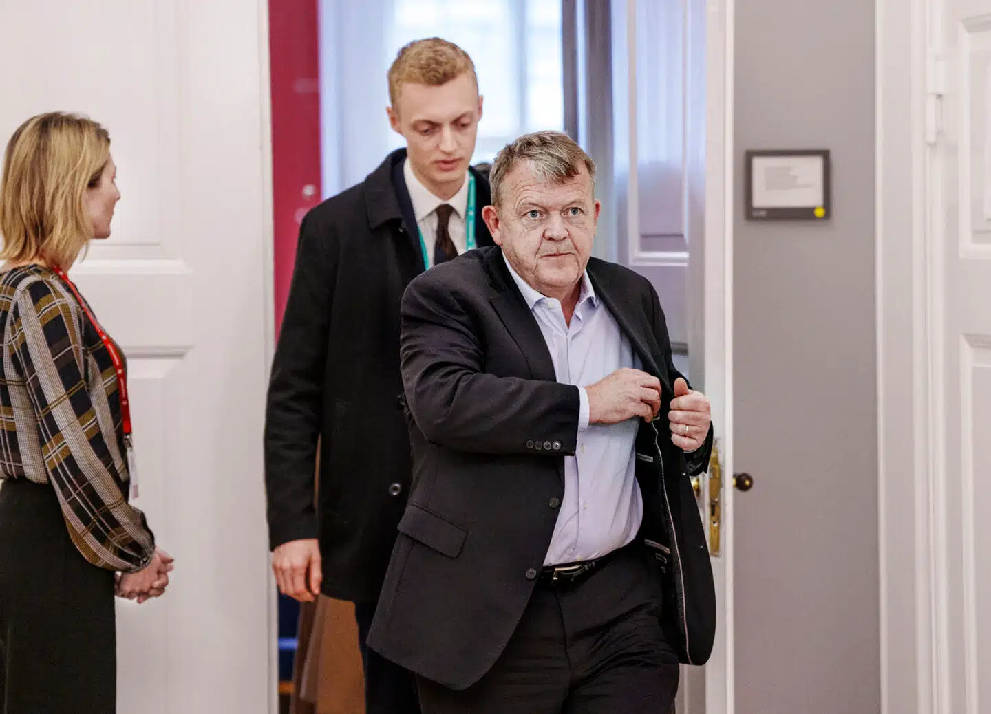 »Det er den melding, vi har ventet på, for at vi meningsfyldt kan gå i gang med at lave en træningsmission. For man kan i hvert fald sige det omvendt: Det giver ikke mening at træne nogen i at flyve et fly, hvis man på forhånd har besluttet, at de aldrig nogensinde kan få lov til at få flyet,« siger udenrigsminister Lars Løkke Rasmussen (M). (Foto: Liselotte Sabroe/Ritzau Scanpix)