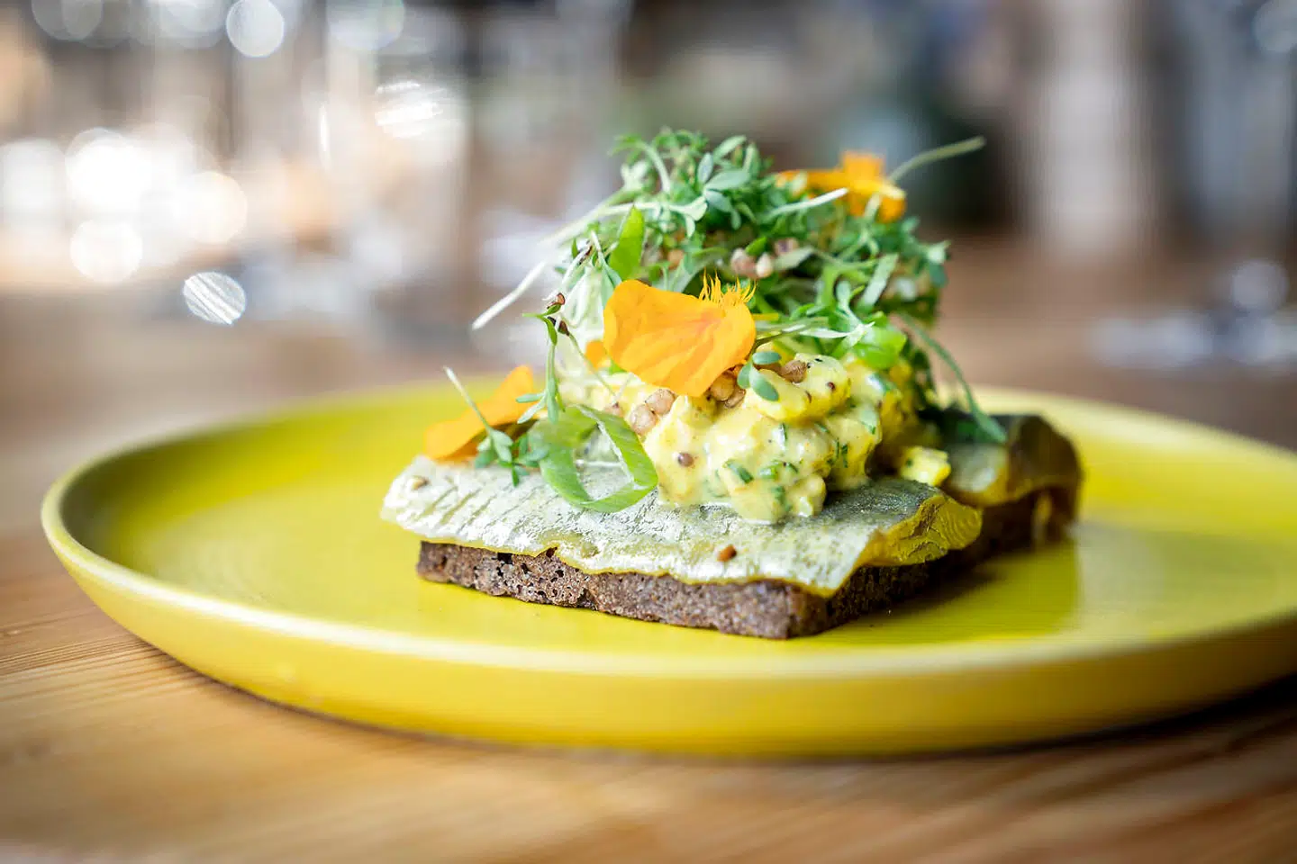 Karrysilden på Aamanns Genbo var i topklasse og måske den bedste af sin slags på smørrebrødscenen lige nu, funderer Berlingskes anmelder.