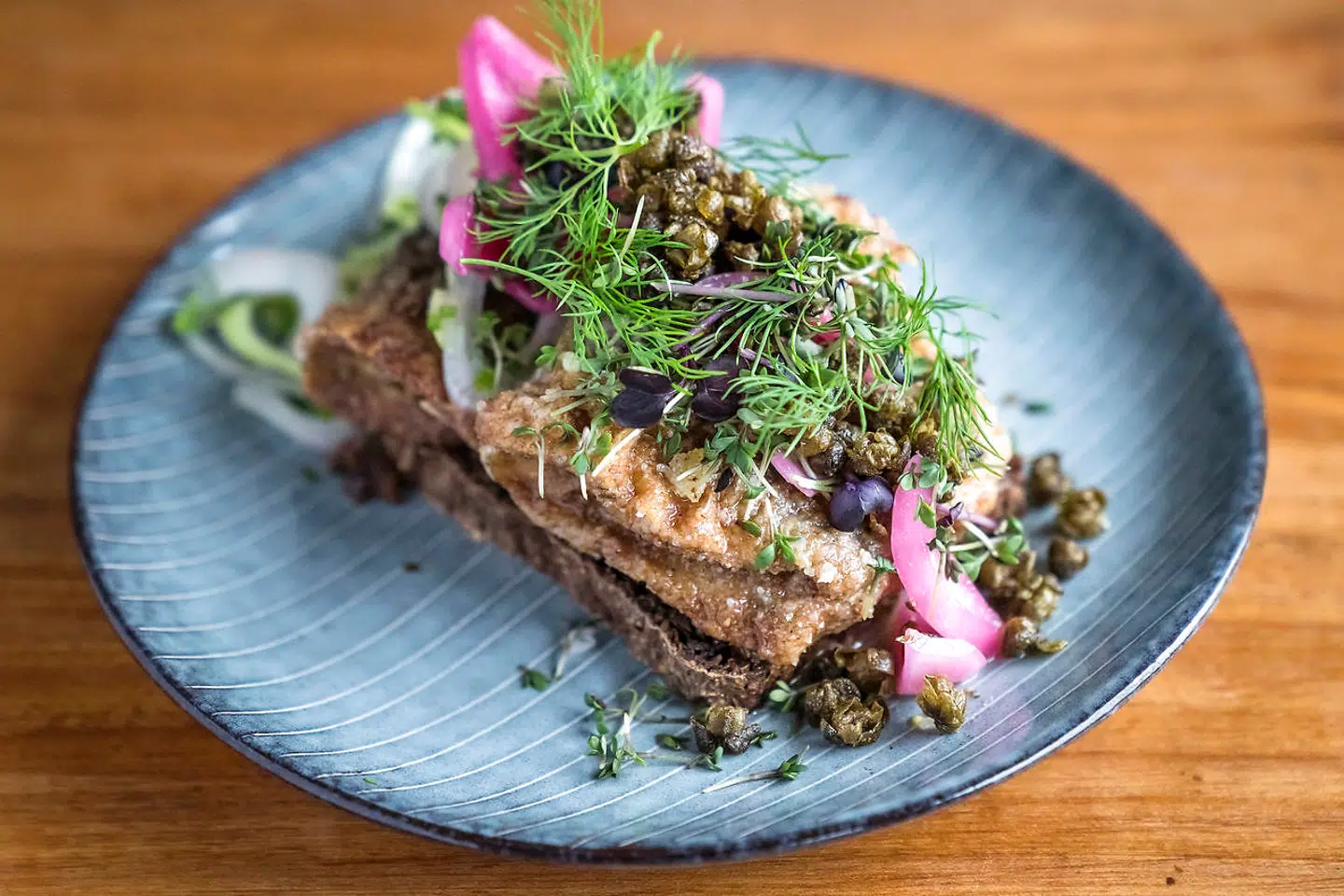 Hjemmelavet, lun stegt sild.