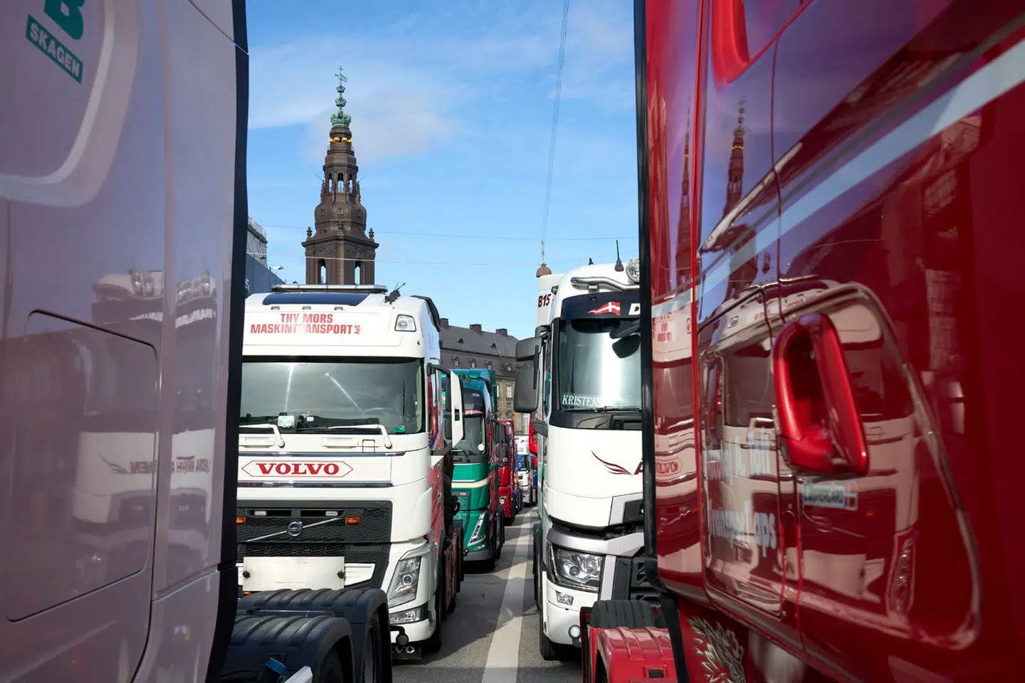 Arkivfoto: Vognmænd blokerer vejen ved Christiansborg Slotsplads og Børsen.