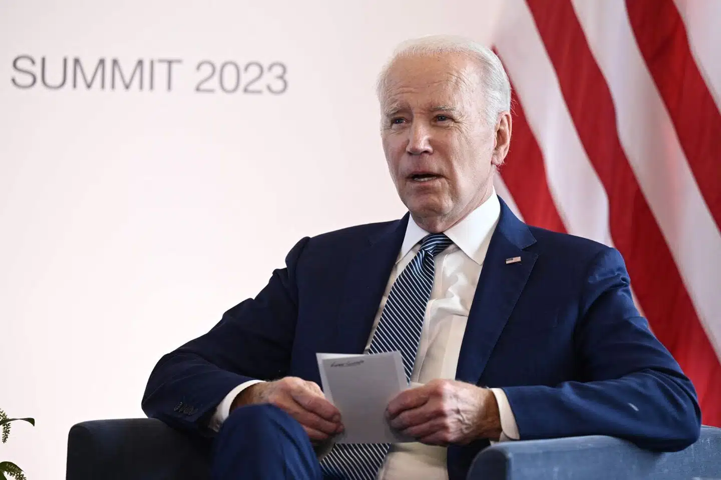 Fredag oplyste en embedsmand fra den amerikanske regering, at Joe Biden bakker op om, at ukrainske soldater bliver trænet i at flyve F-16-fly. Der var dog ingen indikationer på, at USA har i sinde selv at levere de eftertragtede kampfly til ukrainerne.