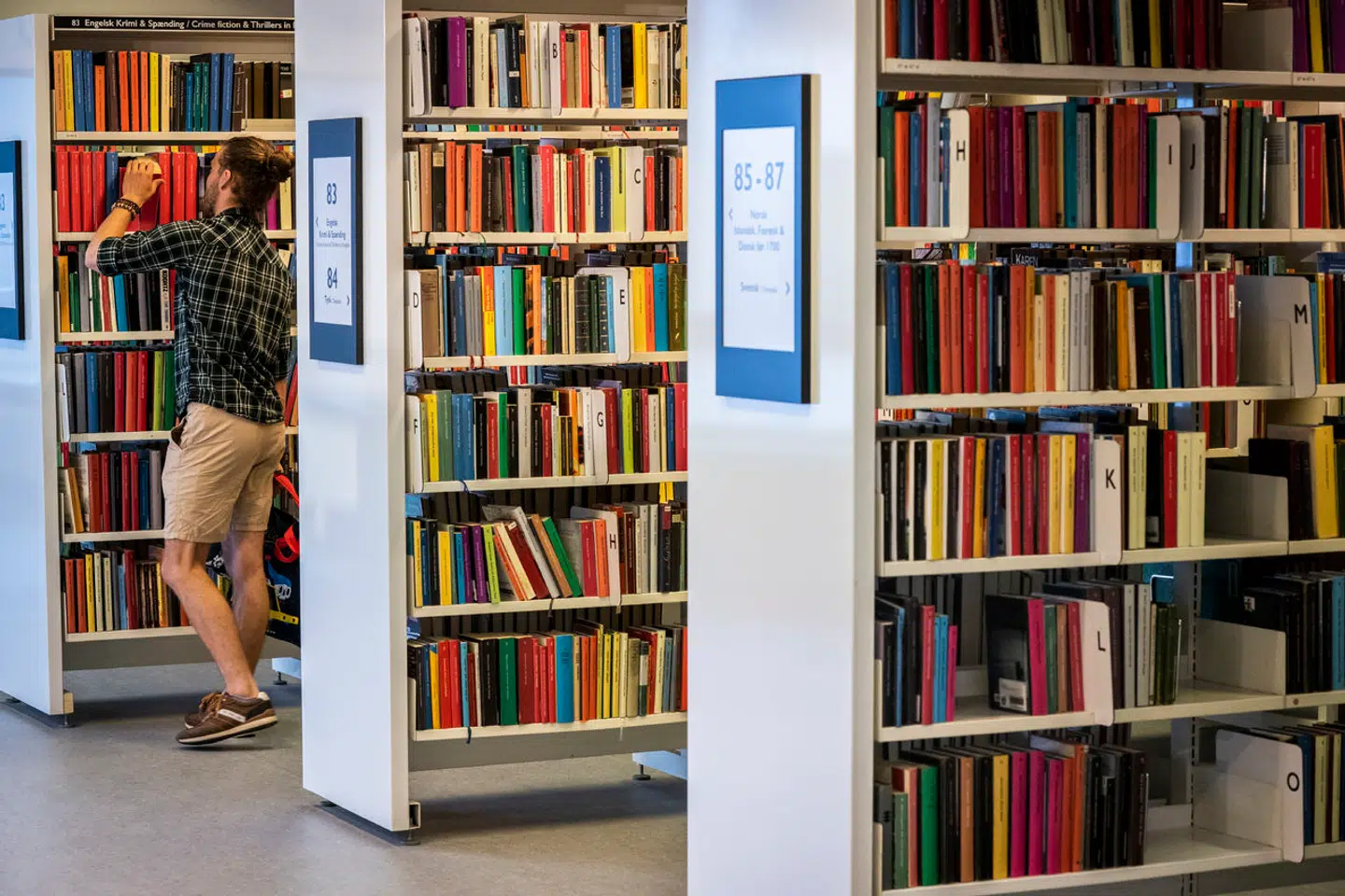 En stor undersøgelse viste for nylig, at det halter med danske børns læsefærdigheder. Nu viser en rundspørge blandt ledere i private virksomheder, at mange voksne medarbejdere har udfordringer med at læse og skrive godt nok til, hvad der forventes af dem.