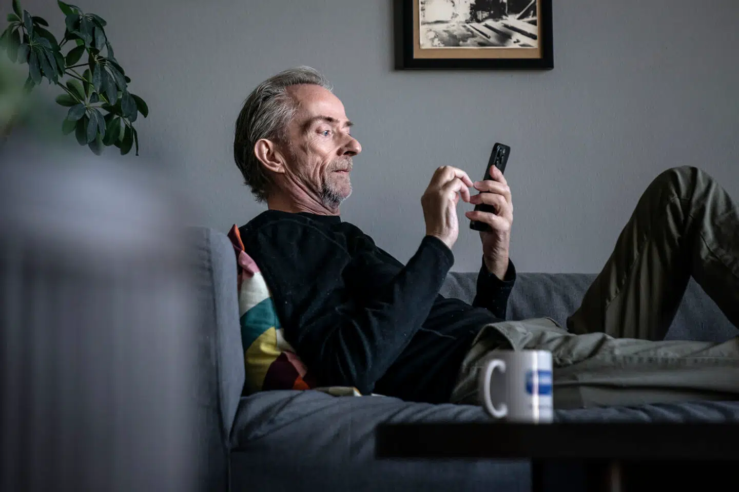 »Der står ikke min alder på min profil. Har fjernet oplysningen, mens jeg skriver denne artikel. Folk siger jeg ser yngre ud, så det vælger jeg at tro på. Det har ikke hjulpet endnu,« skriver Tore Johannesen.