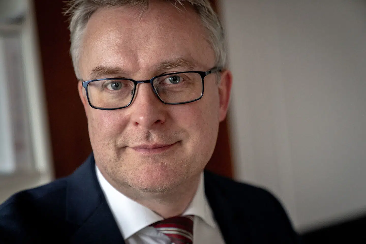 Minister for fødevarer, landbrug og fiskeri Jacob Jensen (V), står fast på, at der kommer en klimaafgift på landbruget, men den skal skrues sammen på en måde, så den ikke lukker erhvervet.