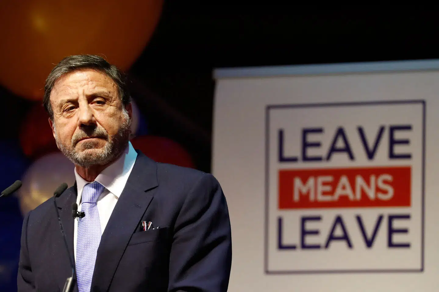 Britiske Rocco Forte ejer to hoteller i Storbritannien og flere hoteller rundt om i Europa. Hans formue anslås til mere end tre milliarder kroner. Her ses han tale ved et lobbyarrangement med gruppen »Leaves means leaves« i 2019. Nu er Rocco Forte selv klar til at forlade landet.