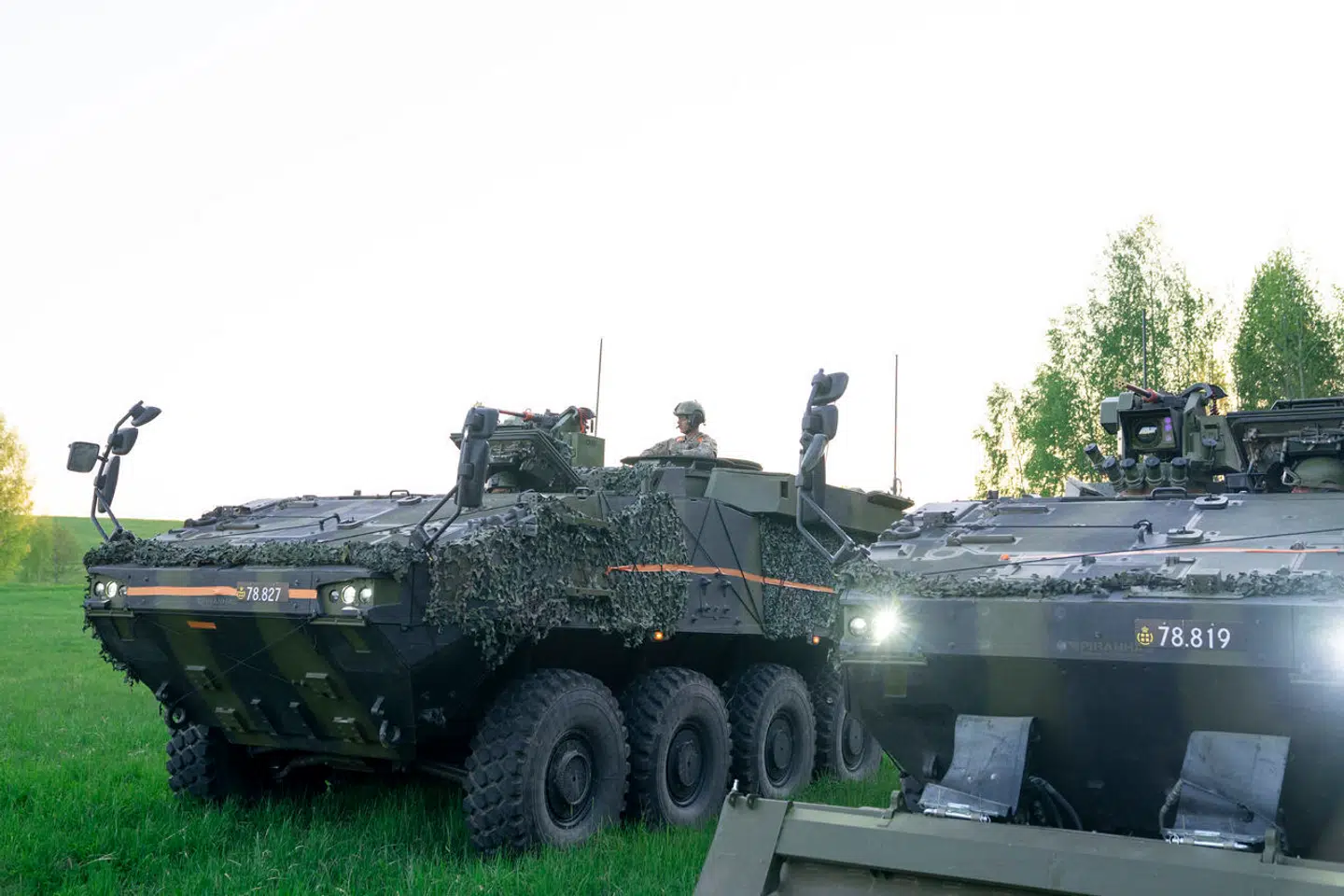 De nye Skyranger-tårne skal monteres på pansrede mandskabsvogne af typen Piranha 5, »da dette køretøj er standard i Hæren og opfylder krav til mobilitet og beskyttelse,« lyder det i pressemeddelelsen.