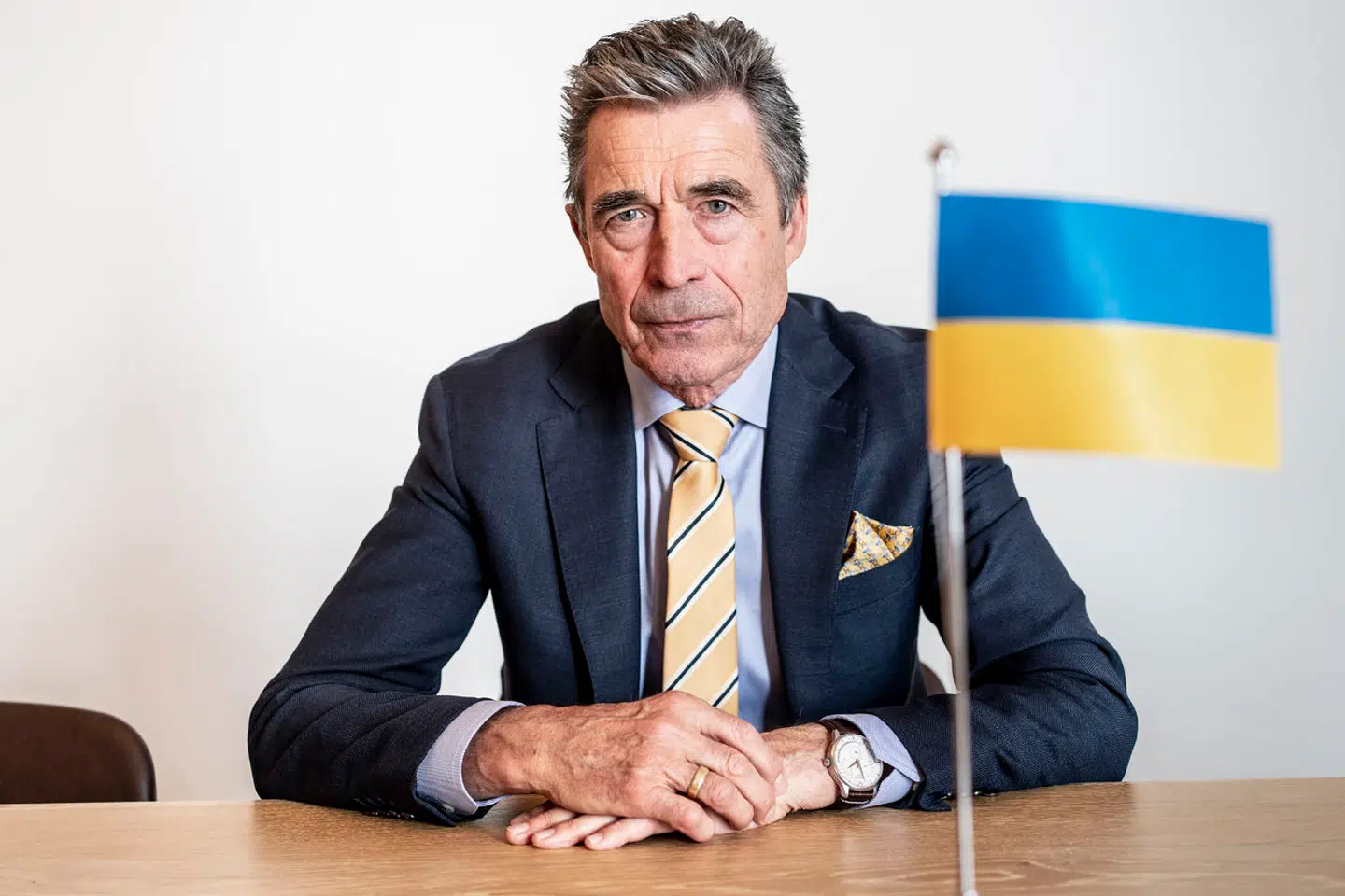 »Vi har brug for en hurtig afslutning på den her krig. Og under alle omstændigheder bør man aldrig give efter for afpresning fra Putin,« mener Anders Fogh Rasmussen.