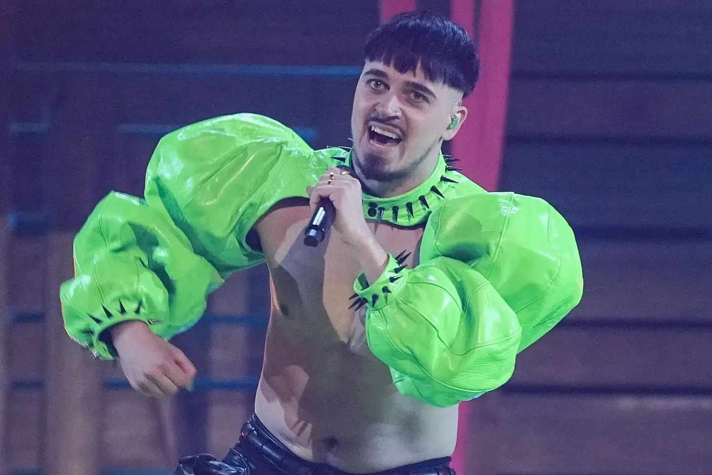 Det finske festfyrværkeri Käärijä sniger sig lige efter Eurovision-dronningen Loreen på bookmakernes liste. Martin Meissner/Ritzau Scanpix