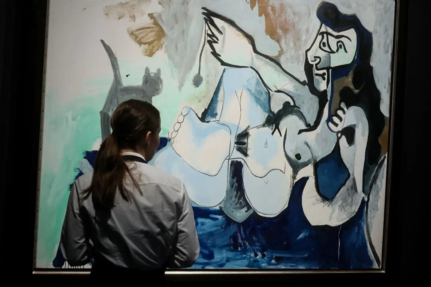 Kvinder og seksualitet – ofte med de mange sexpartnere som modeller – er et gennemgående tema i Picassos kunst. Som her i maleriet »Nøgen og liggende kvinde leger med en kat«.