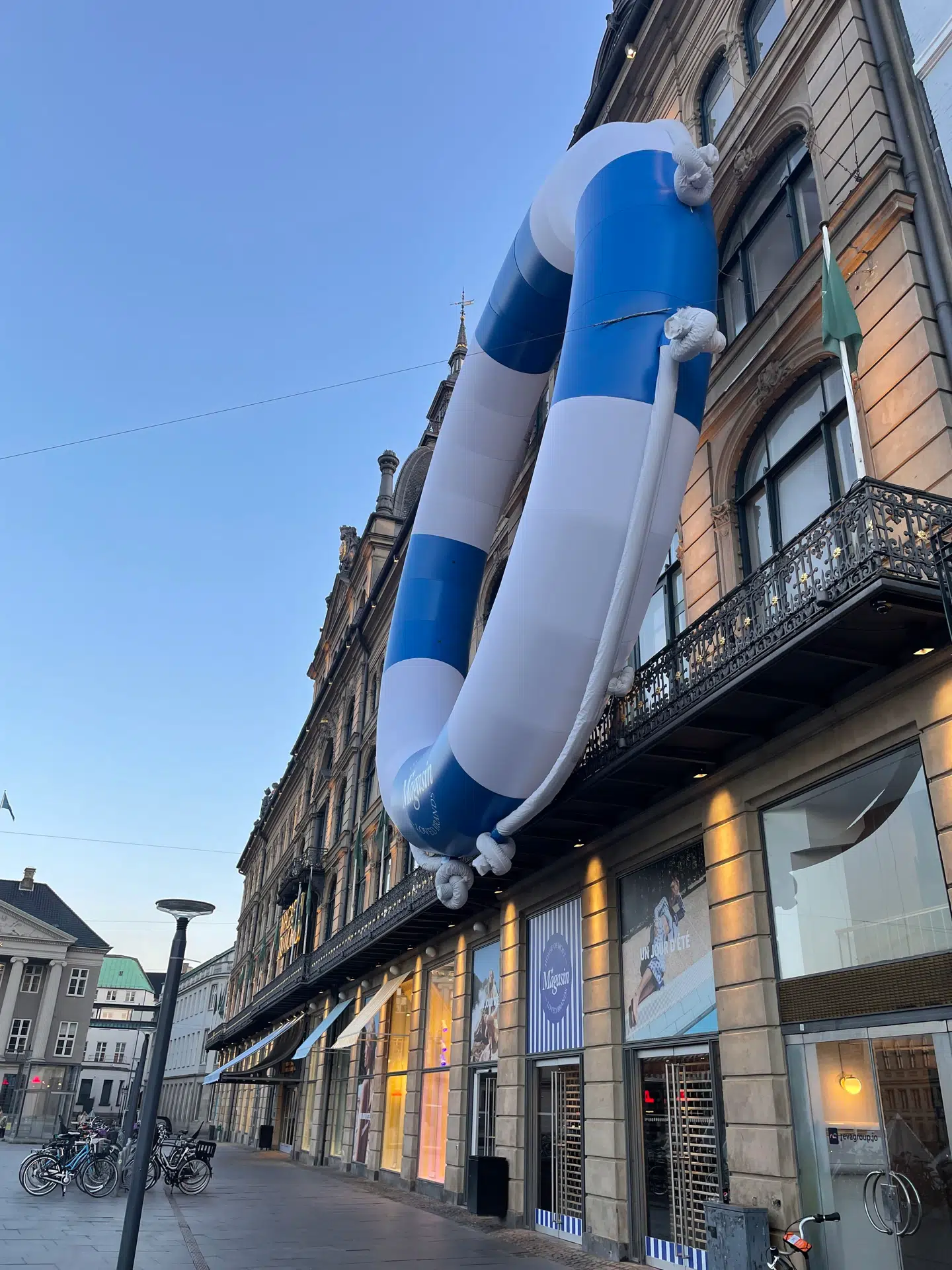 Hvad, der nu skal ske med baderingen, er uvist.