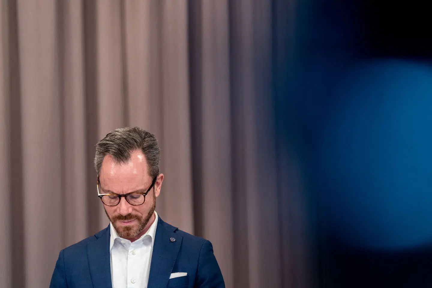 6. februar sygemeldte Venstre-formand og forsvarsminister Jakob Ellemann-Jensen sig med stress efter et ildebefindende. Torsdag meddelte Ellemann med et, at han vender tilbage til toppen af dansk politik 1. august.