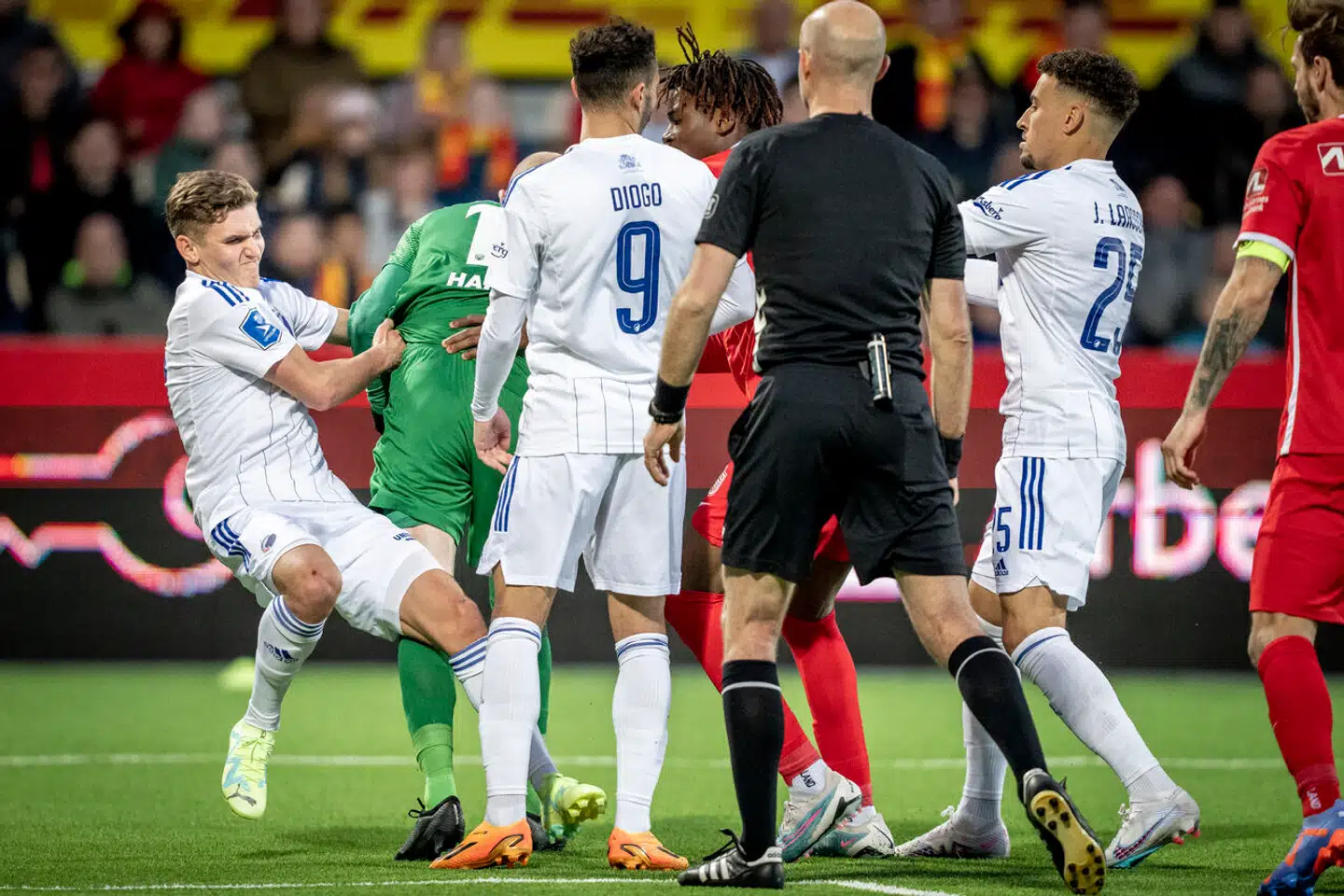 I dag kan bettinglystne danskere spille på alt fra antal gule kort til antal indkast i en fodboldkamp. Et nyt initiativ skal styrke forskningen i ludomani.