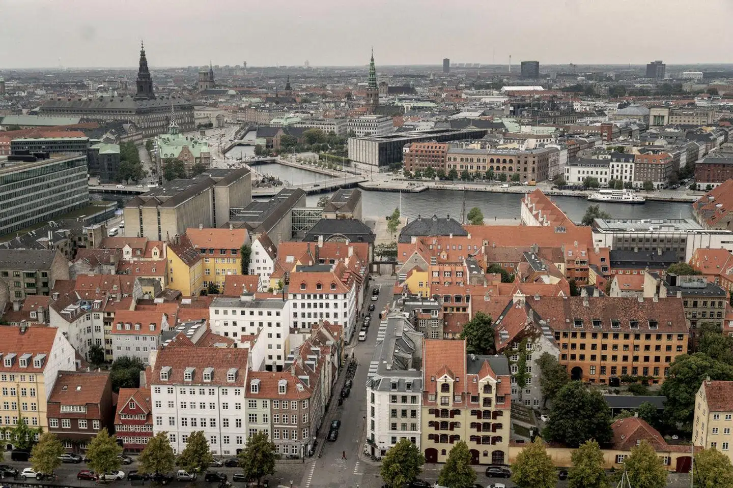 »Fordi politikerne ikke ønsker at øge den samlede boligbeskatning i forbindelse med boligskattereformen, vil der blive en mere ulig beskatning af fremtidige kapitalgevinster på jord- og ejendomsbesiddelser på tværs af landet,« skriver Lars Andersen.