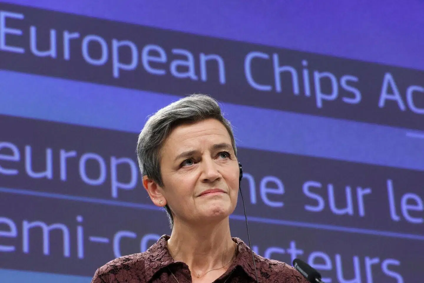 »Flere modige og magtfulde ledere har netop beskrevet, hvordan de ser anderledes på ting i dag, end de engang har gjort – også emner, der provokerer. For eksempel beskriver Margrethe Vestager, hvordan hun har ændret holdning i forhold til noget så omdiskuteret som kvoter,« skriver Mira C. Skadegård.